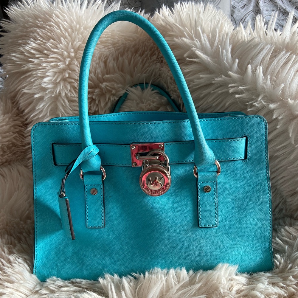 A beautiful turquoise with silver hardware Michael Kors purse. - Picture 4 of 7